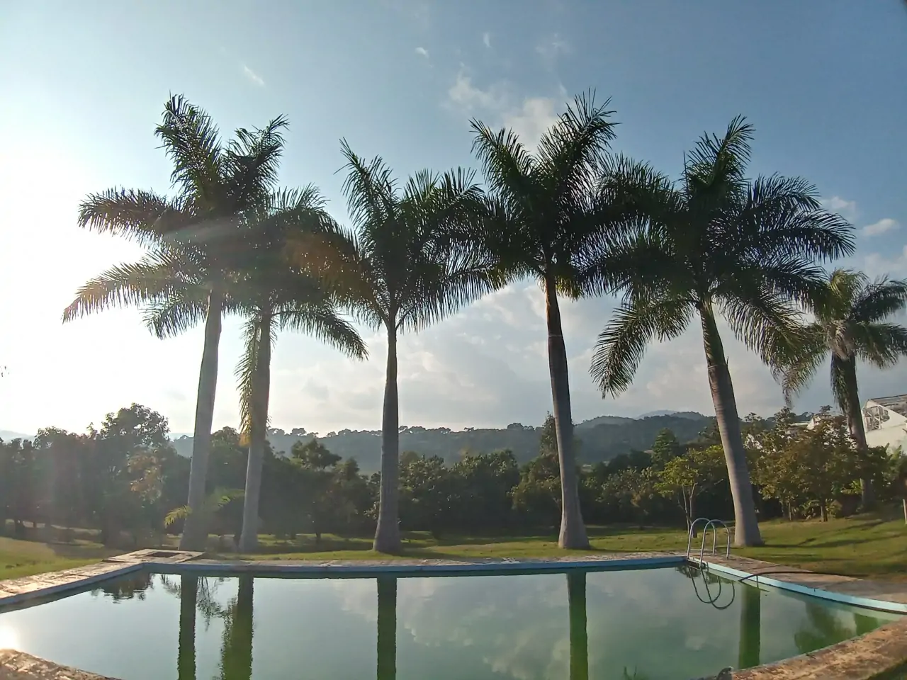 Piscina al atardecer